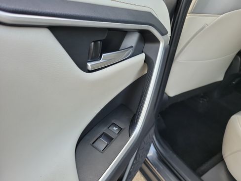 Used 2021 Toyota RAV4 Limited AWD/4WD image 13