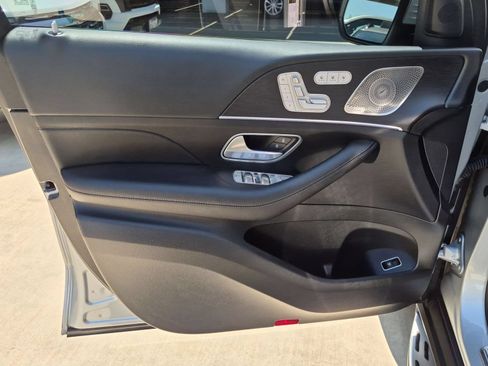 Used 2025 Mercedes-Benz GLS 580 4MATIC image 10