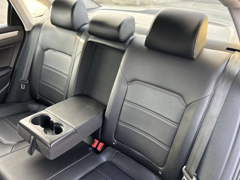 Used 2022 Volkswagen Passat 2.0T SE image 17