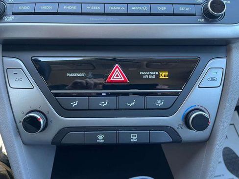 Used 2018 Hyundai Elantra SE w/ SE Connectivity Package 04 image 32