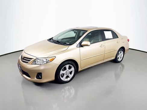 Used 2013 Toyota Corolla LE w/ Premium Pkg FWD image 3