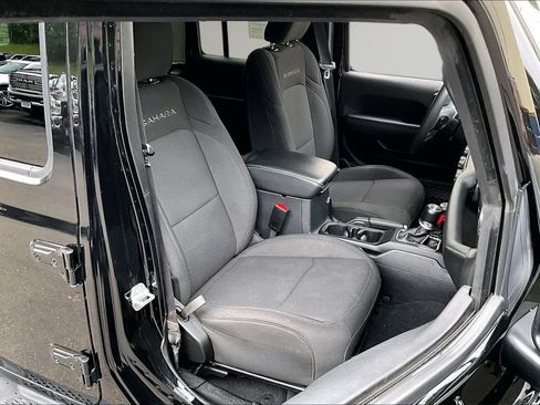 Used 2023 Jeep Wrangler Unlimited Sahara AWD/4WD image 30