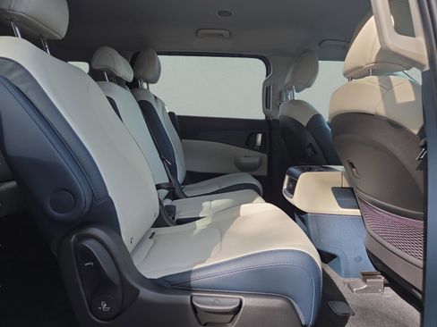 New 2026 Kia Carnival EX FWD image 11