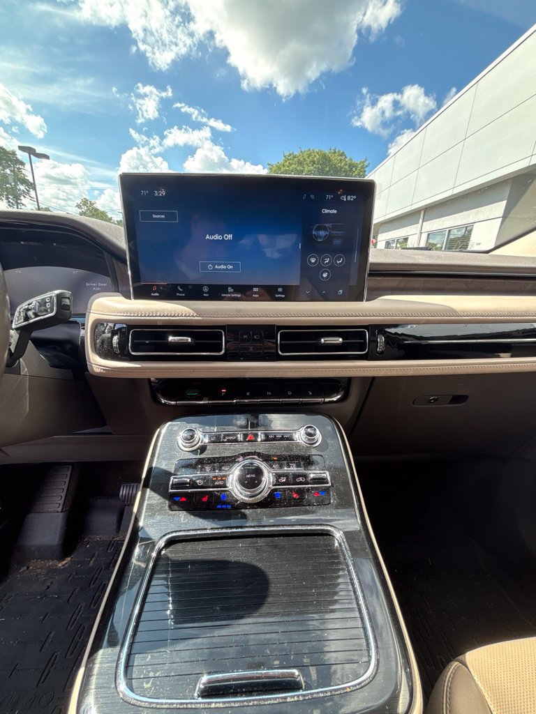 Used 2023 Lincoln Nautilus Reserve w/ Cargo Utility Package AWD/4WD image 16