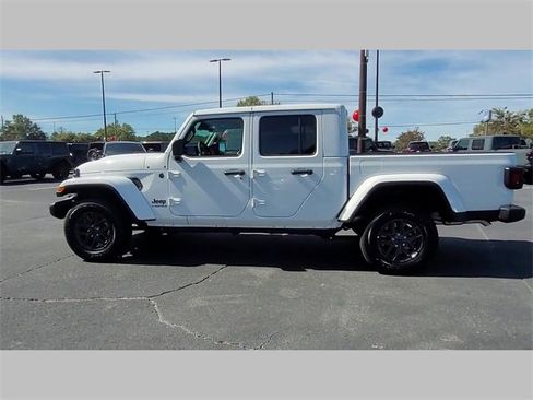 New 2025 Jeep Gladiator Sport image 26