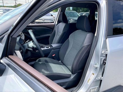 Used 2023 Nissan Rogue SV AWD/4WD image 9