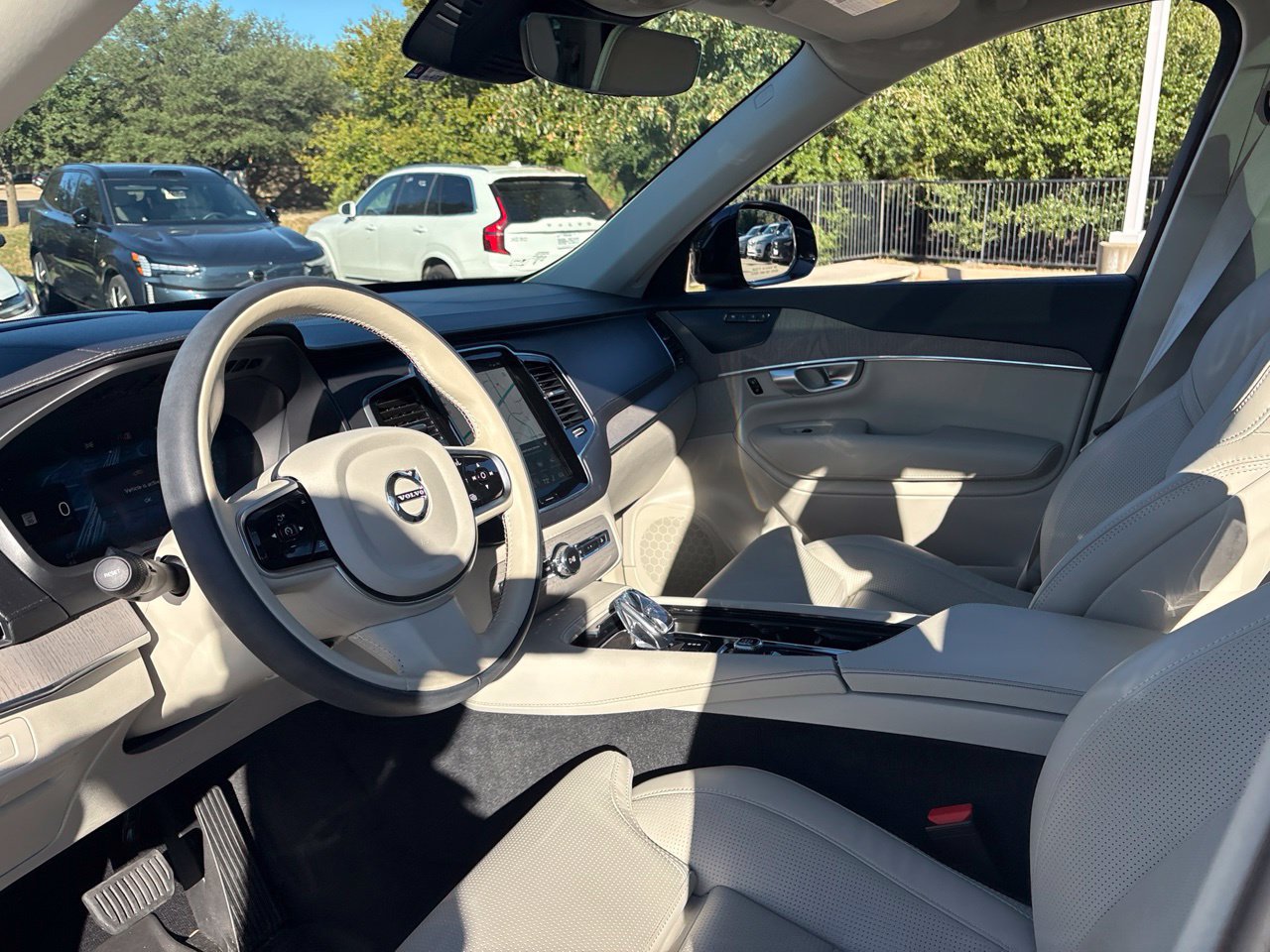 Used 2025 Volvo XC90 T8 Ultra w/ Protection Package Premier AWD/4WD image 18