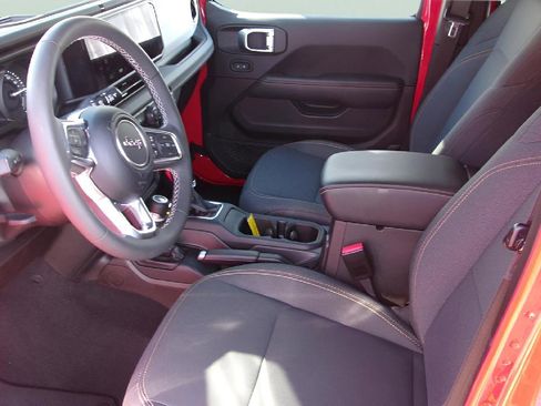 Used 2025 Jeep Wrangler Sahara w/ Safety Group image 10