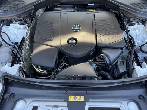 Used 2025 Mercedes-Benz GLC 300 4MATIC image 10