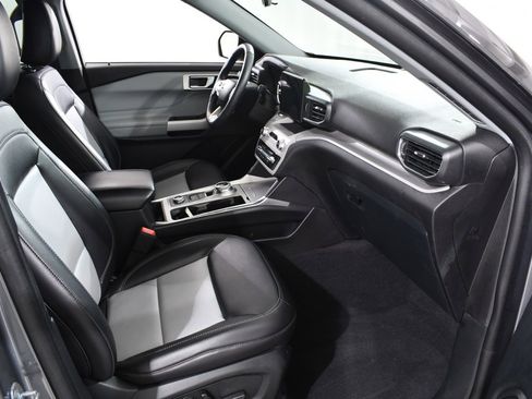 Used 2023 Ford Explorer XLT w/ Equipment Group 202A image 10