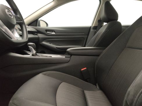 Used 2024 Nissan Altima 2.5 SV FWD image 17