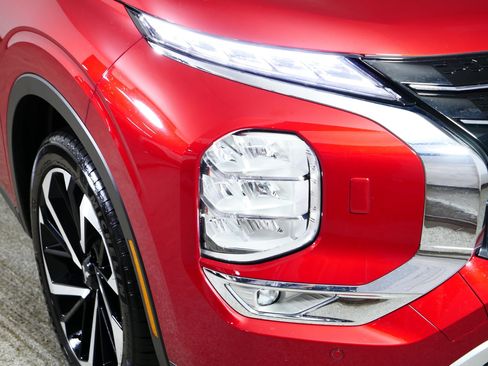 Used 2022 Mitsubishi Outlander SE AWD/4WD image 16