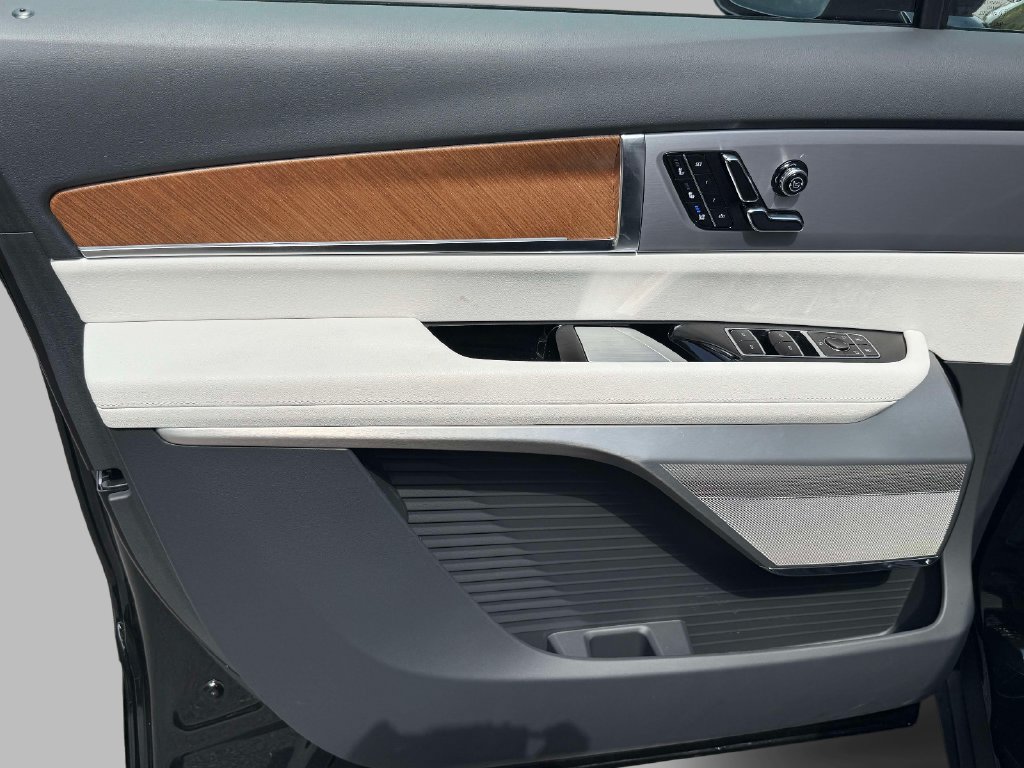Certified 2026 Cadillac Vistiq Luxury AWD/4WD image 21