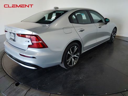 Used 2025 Volvo S60 B5 Core image 5