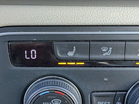 Used 2019 Volkswagen Atlas SE FWD image 31