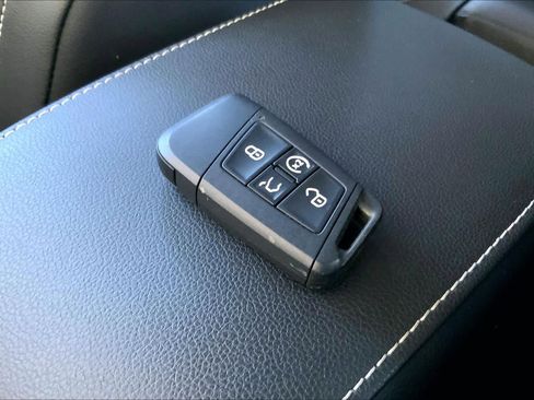 Used 2023 Volkswagen Tiguan SE image 15