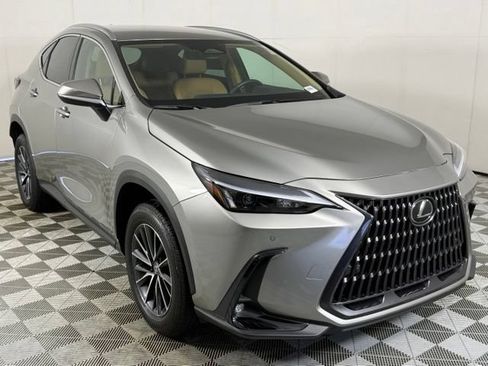 Used 2025 Lexus NX 250 FWD w/ Towing Package (2000 Lbs) image 10