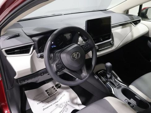 Used 2025 Toyota Corolla LE FWD image 15