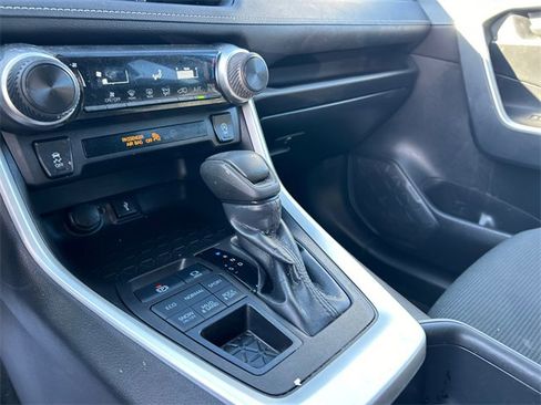 Used 2022 Toyota RAV4 LE image 18