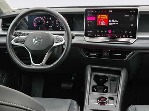 Used 2026 Volkswagen Tiguan SE FWD image 13