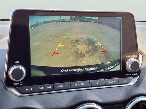Used 2025 Nissan Sentra SV FWD image 11