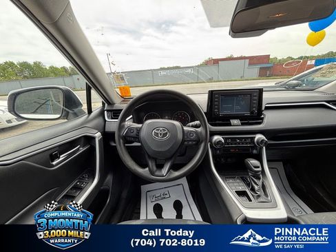 Used 2021 Toyota RAV4 XLE AWD/4WD image 7