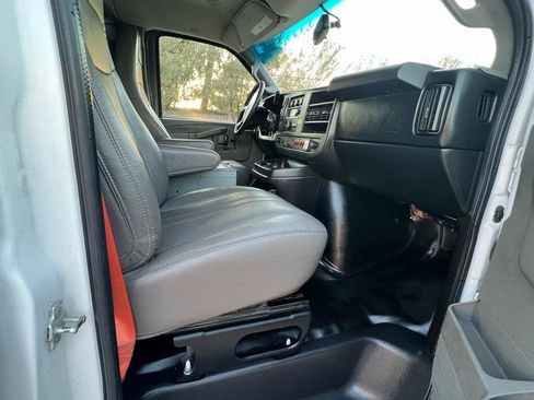 Used 2016 Chevrolet Express 2500 RWD image 15