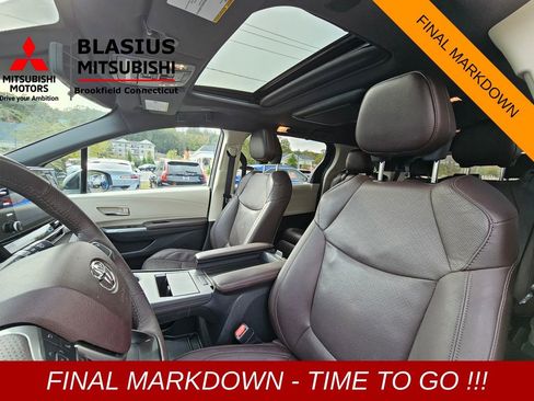 Used 2022 Toyota Sienna Platinum image 9