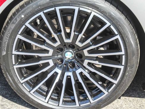 Certified 2025 BMW i7 eDrive50 w/ Premium Package image 11