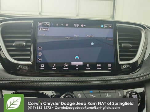 Used 2025 Chrysler Pacifica Limited FWD image 26