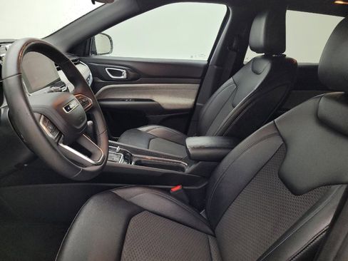 Used 2024 Jeep Compass Latitude image 17