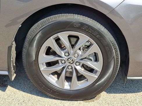 Used 2023 Toyota Sienna XLE AWD/4WD image 8