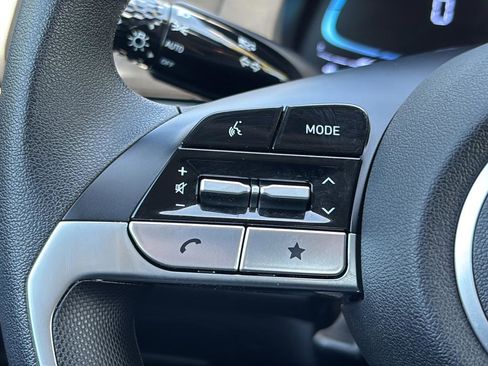 Used 2025 Hyundai Elantra SE image 22