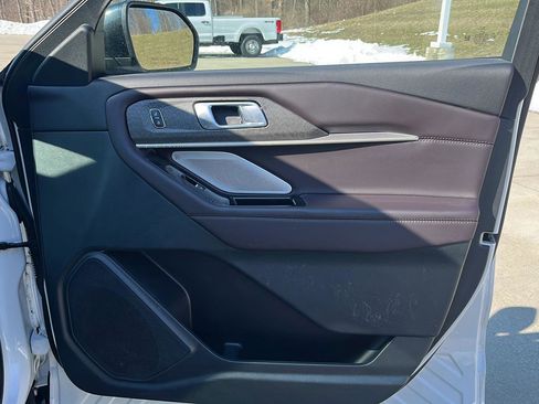 Used 2025 Ford Explorer Platinum image 34