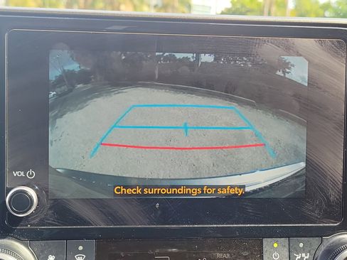 Used 2024 Toyota Highlander LE image 27