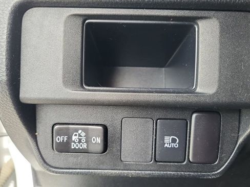 Used 2018 Toyota Tacoma SR w/ SR Convenience Package image 22
