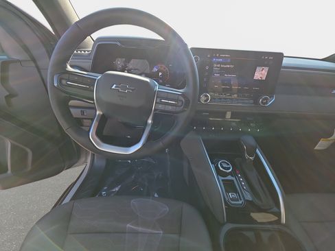 Used 2026 Chevrolet Colorado ZR2 w/ Technology Package AWD/4WD image 15