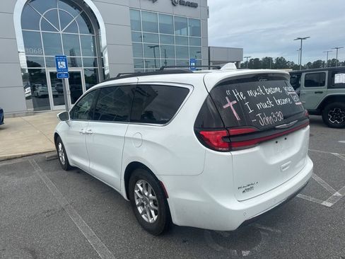 Used 2022 Chrysler Pacifica Touring-L FWD image 10