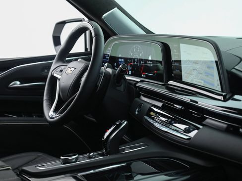 Used 2024 Cadillac Escalade ESV V w/ LPO, ONYX Package image 33