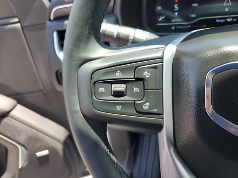 Used 2024 GMC Yukon SLT w/ SLT Luxury Package RWD image 28