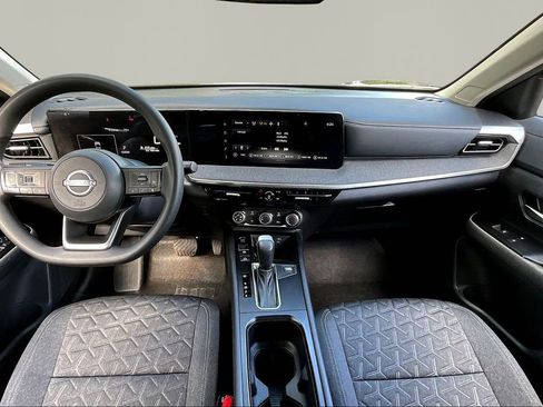 Used 2025 Nissan Kicks SV image 8