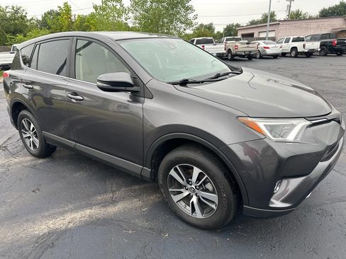 Used 2018 Toyota RAV4 XLE w/ Carpet Mat Package image 6