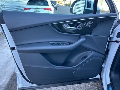 Used 2025 Audi Q7 3.0T Premium w/ Convenience Package image 18