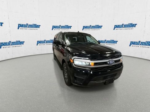 Used 2024 Ford Expedition Max XLT image 3