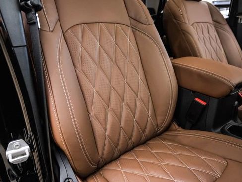 Used 2025 Jeep Gladiator Rubicon w/ Safety Group image 16