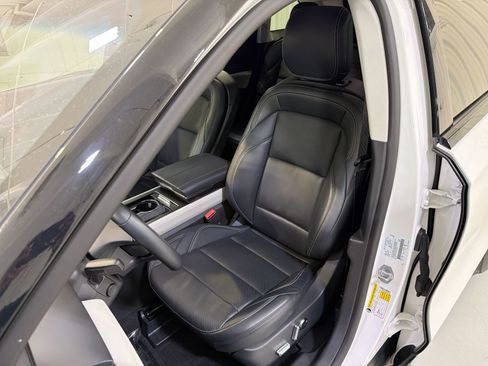 Used 2024 Lincoln Nautilus Premier AWD/4WD image 10