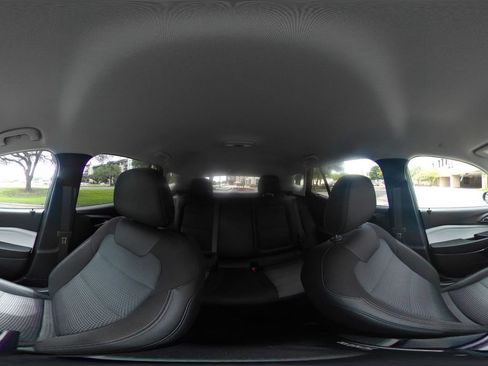 Used 2025 Chevrolet Trax LT w/ LT Convenience Package FWD image 37