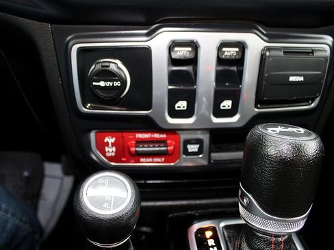 Used 2018 Jeep Wrangler Rubicon AWD/4WD image 21