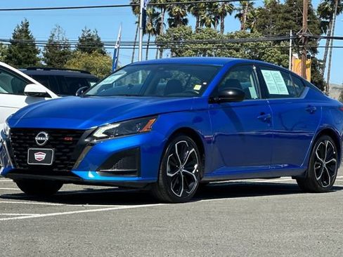 Used 2025 Nissan Altima 2.5 SR FWD image 11