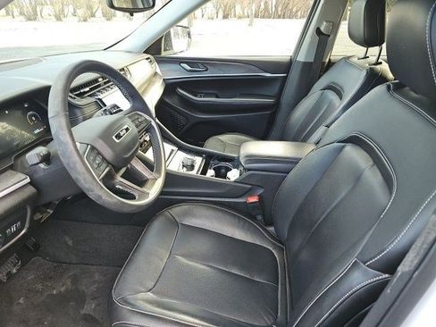 Used 2023 Jeep Grand Cherokee L Limited w/ Black Appearance Package image 18